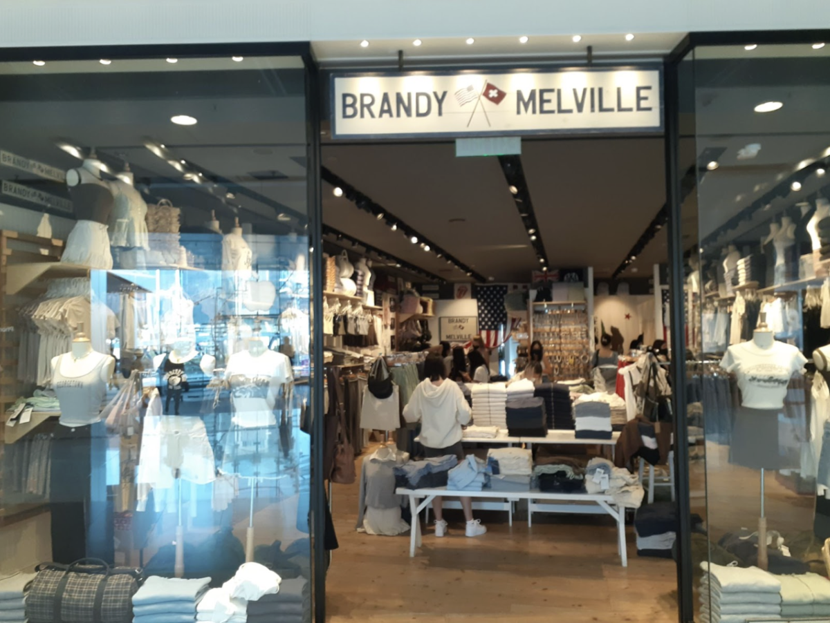Brandy Melville store front | (Photo credits: Wikipedia Commons)